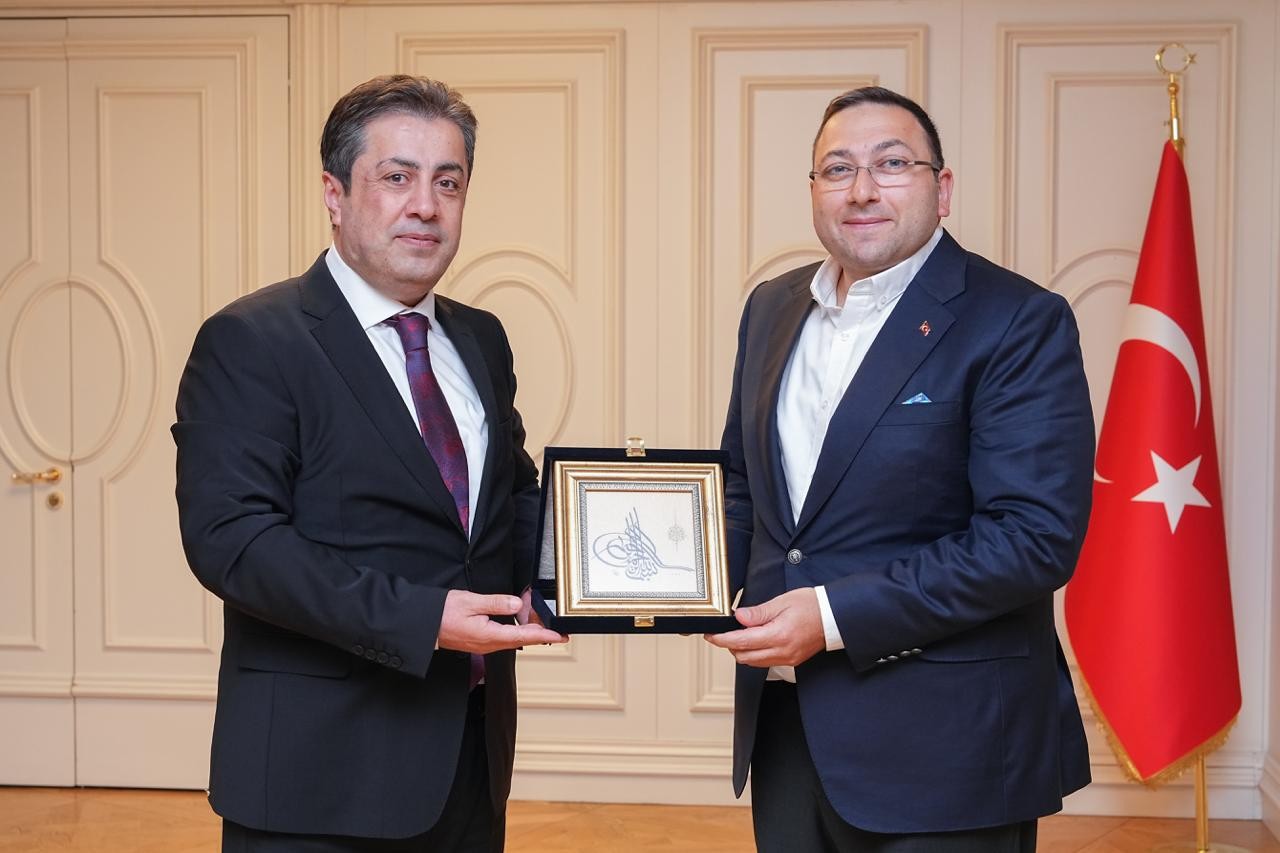 MİKSEN olarak, Genel Başkanımız Av. Fatih Sultan Mehmet Çiçek ve Genel Sekreterimiz Av. Zekeriya Sancı ile birlikte Üsküdar Belediye Başkan Vekili Sayın Dündar Ziya Gültekin’i makamında ziyaret etti.